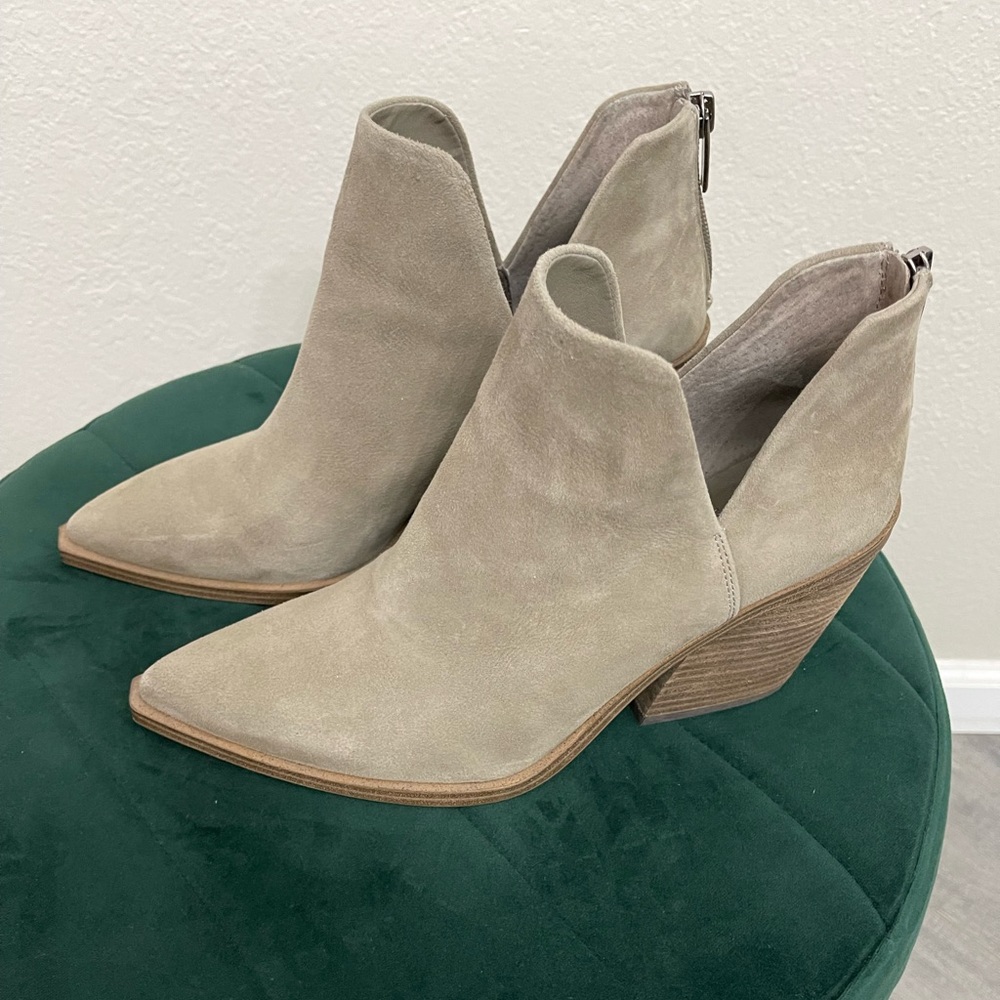 Vince Camuto Gigietta suede booties size 9.5